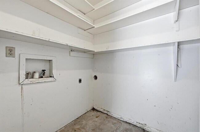 Building Photo - 8910 Little Walnut Pkwy