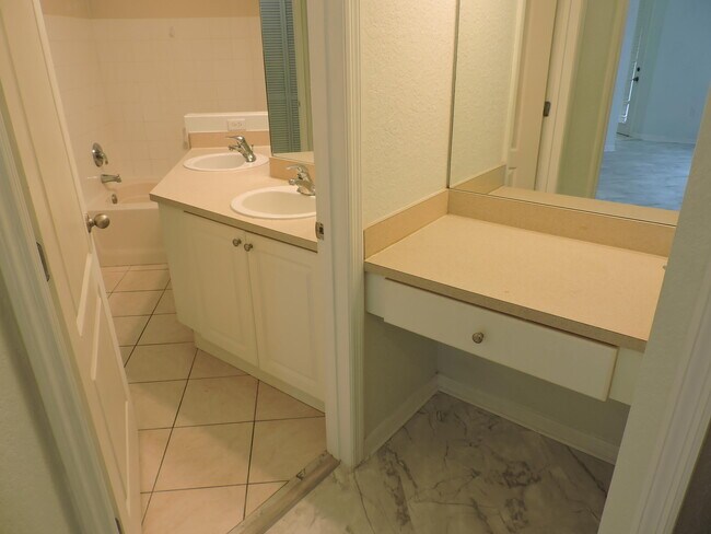 Building Photo - 11032 Legacy Dr