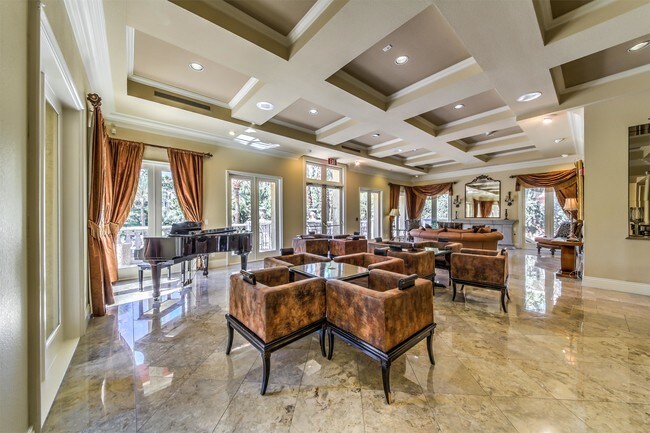 Building Photo - 230 E Flamingo Rd