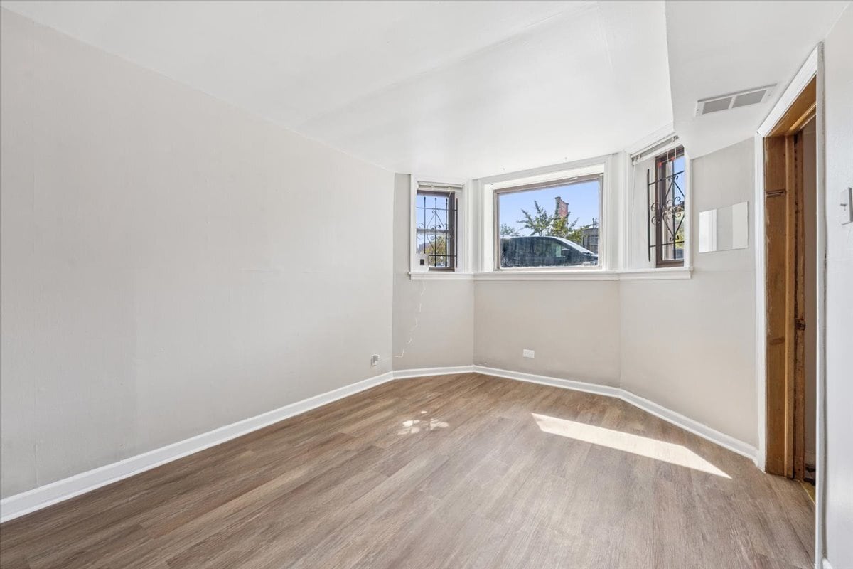 Building Photo - 1128 W Diversey Pkwy