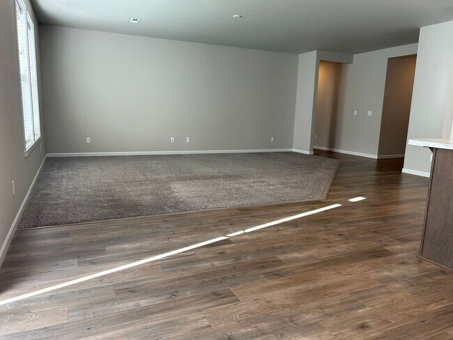 Building Photo - Charming 3-Bedroom, 2-Bath Home with Spaci...