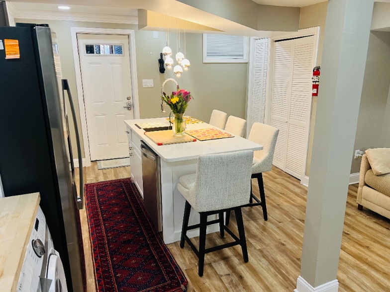 Building Photo - 1028 Crittenden St NE