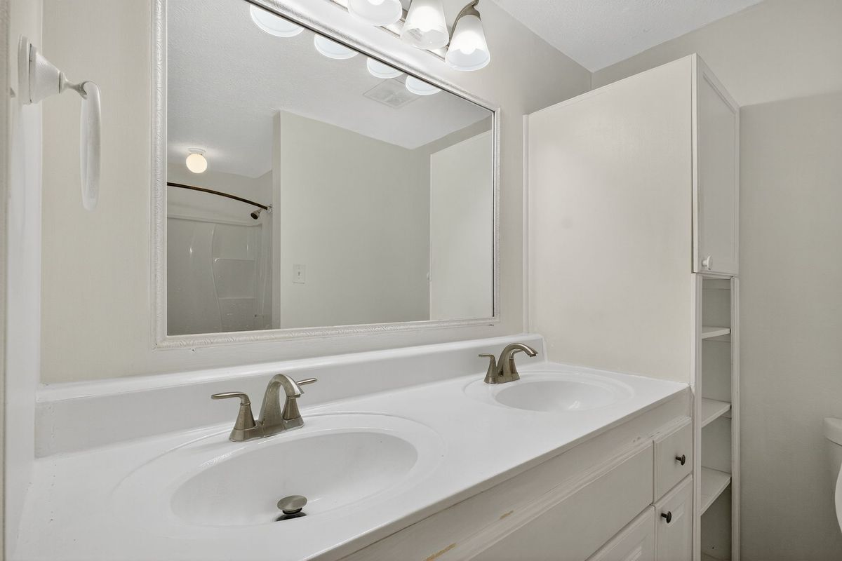 Building Photo - 230 Shiloh Hills Dr NW