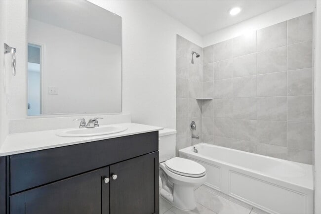 Building Photo - 1-story, 3 Bedrooms, 2 Bathrooms. Master's bedroom with ensuite bathroom and roomy walk-in closet