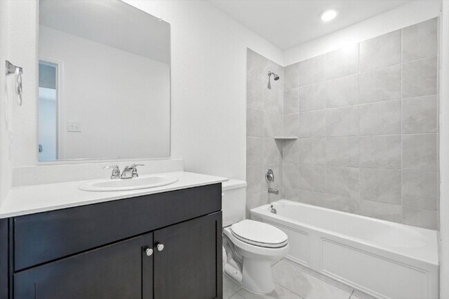 Building Photo - 1-story, 3 Bedrooms, 2 Bathrooms. Master's...