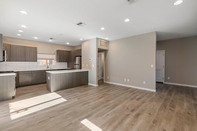 Building Photo - Modern Midtown Living