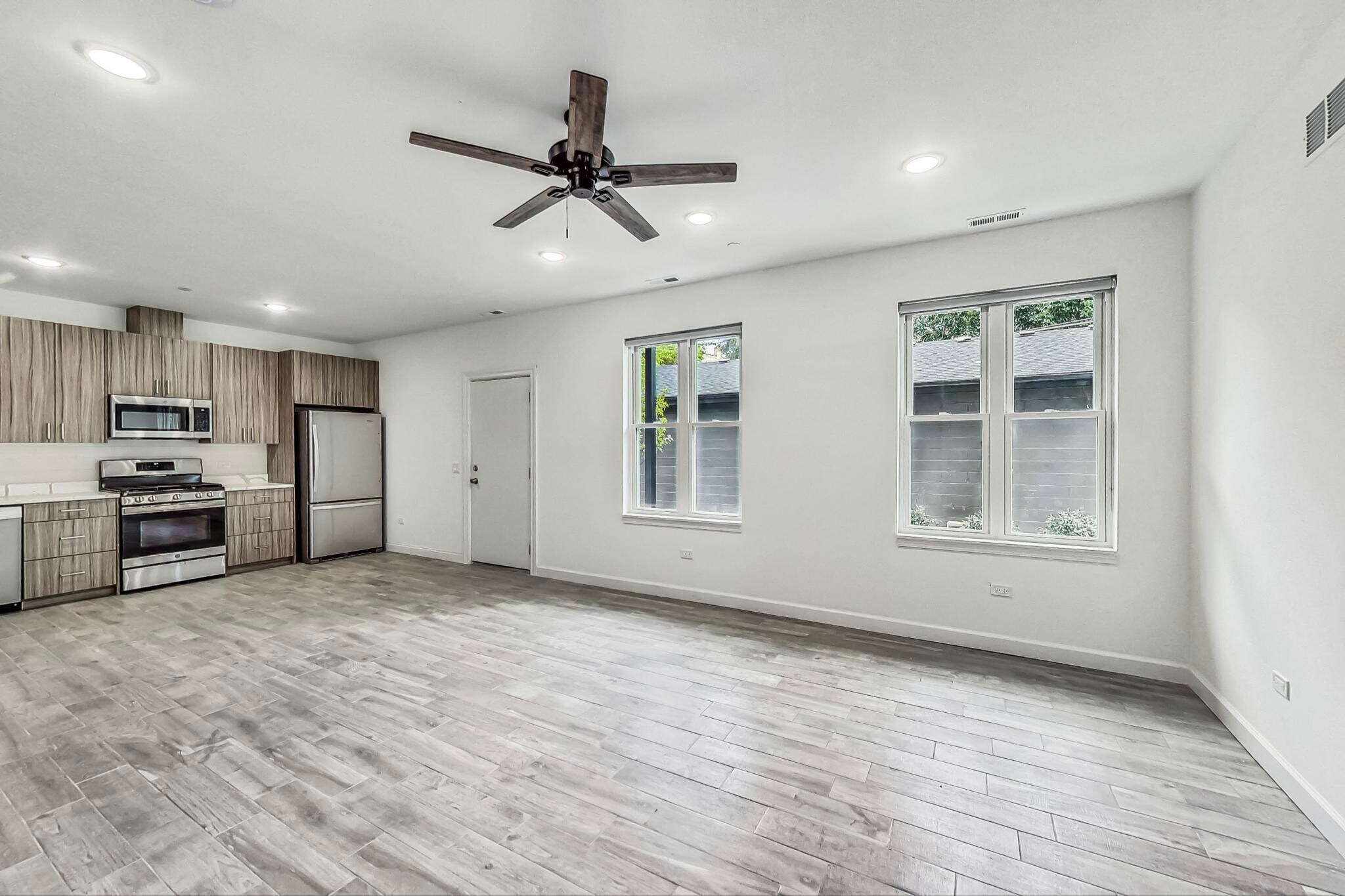 Building Photo - 6135 S Kimbark Ave