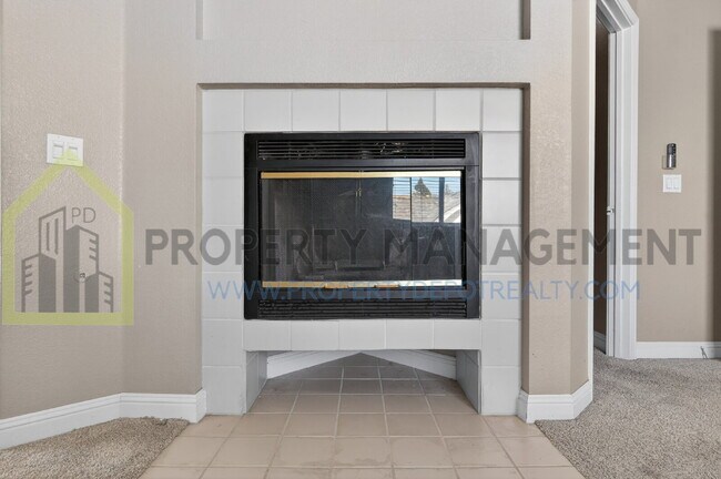 Building Photo - Spacious 3-Bedroom, 3-Bath Home Available