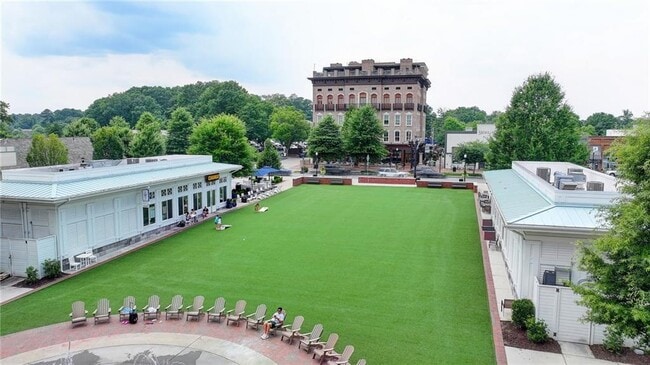 Building Photo - 120 Grand Cres