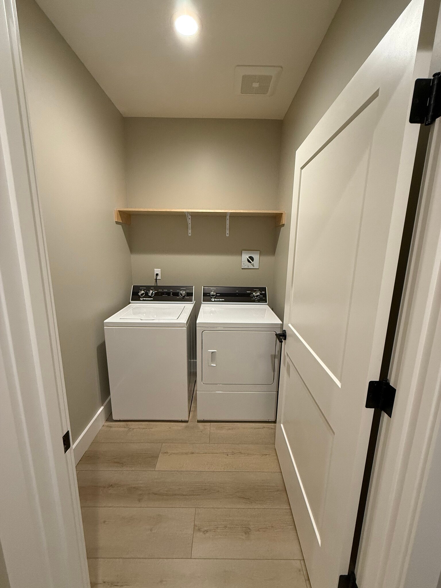 Laundry Room - 16600 Boones Ferry Rd