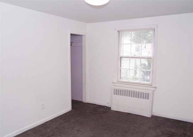Building Photo - 152 W Yaphank Rd