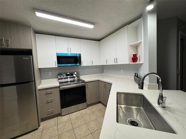 Primary Photo - 4025 W McNab Rd