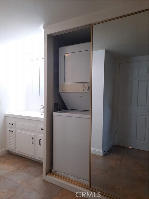 Building Photo - 2117 Via Puerta