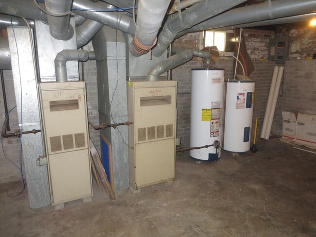 Building Photo - 1126 Nelson St