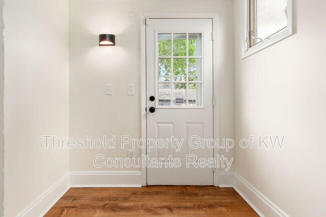 Building Photo - 479 Siebert St