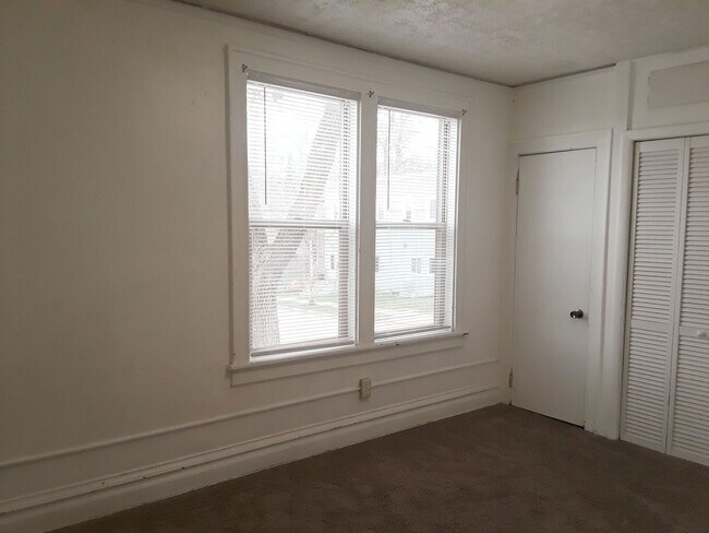 Building Photo - 732 N 23rd Ave W