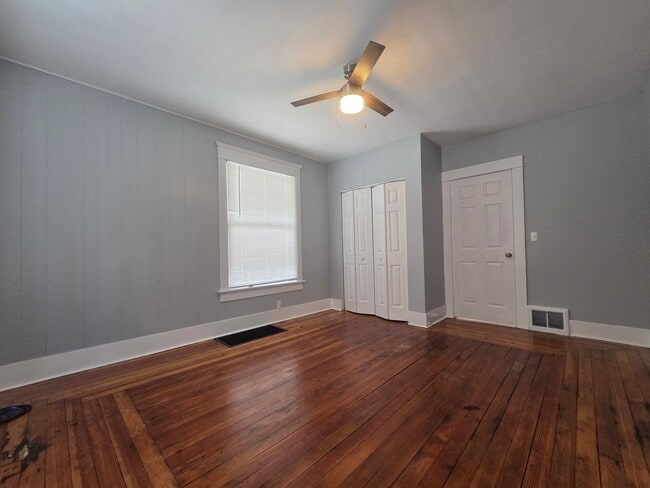 Building Photo - Updated 4-Bedroom, 2-Bath Home in Benton Harbor