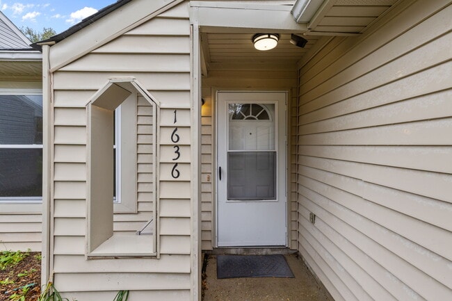 Building Photo - 1636 Mill Oak Dr