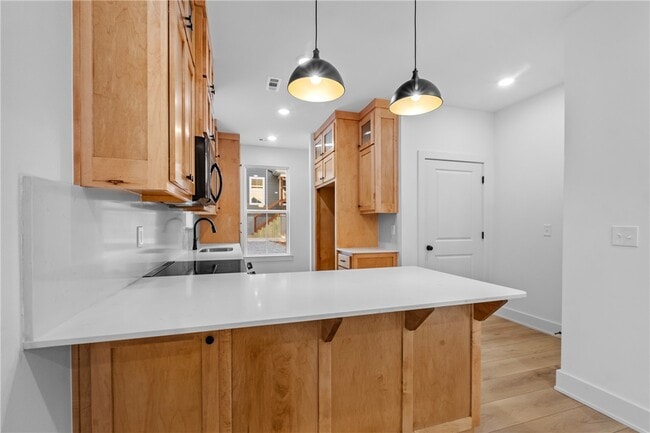 Building Photo - 588 S Willow Ave