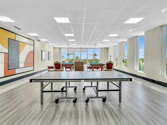 Building Photo - 3140 S Ocean Dr