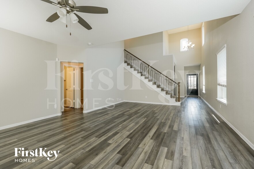 Building Photo - 29884 Dovetail Blf Ln