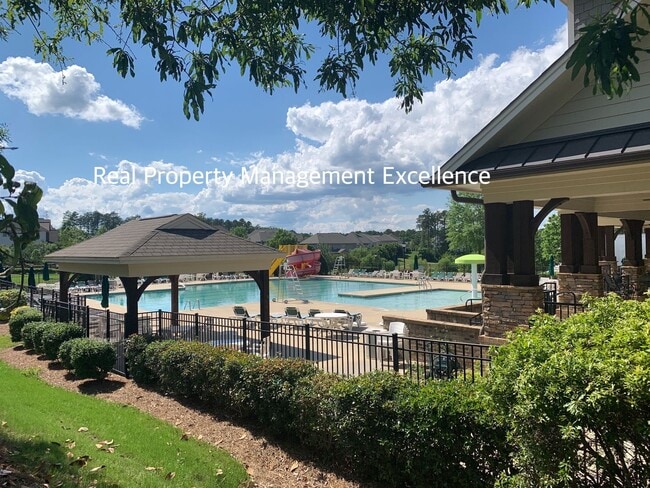 Building Photo - Gorgeous End-Unit TH In Desired Cary Location, Apply Now!