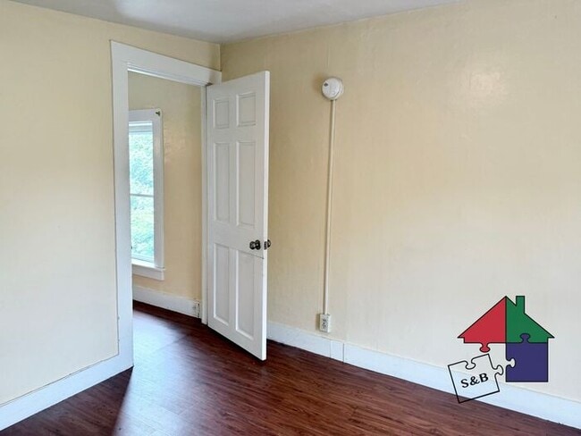 Building Photo - Barre City 2 Bedroom - Heat Included!