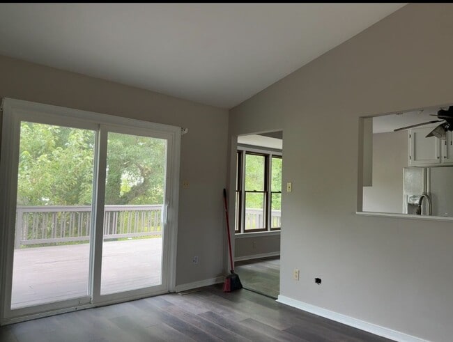 Primary Photo - Adorable Recently Renovated 3 Bed 1.5 Bath...