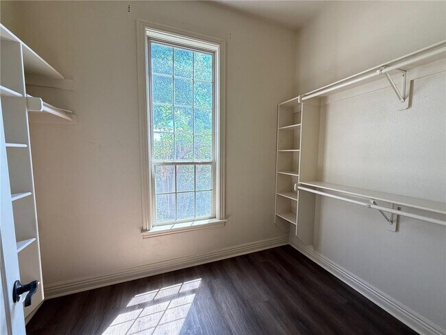 Building Photo - 609 N Tournament Dr