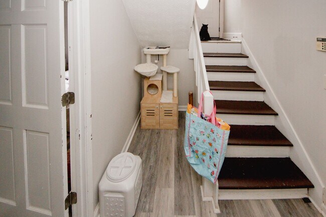 Building Photo - 1424 Shadowbrook Dr