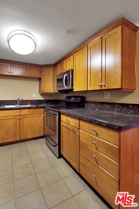 Building Photo - 10982 Roebling Ave