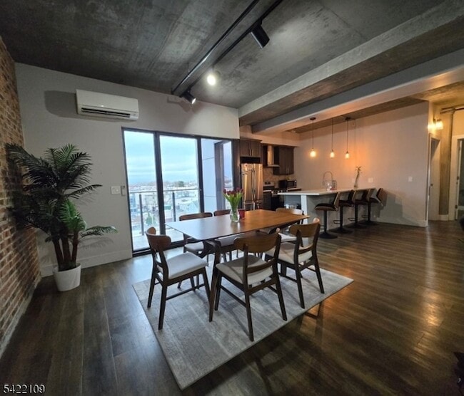 Building Photo - 58-60 Elm Street Unit 504