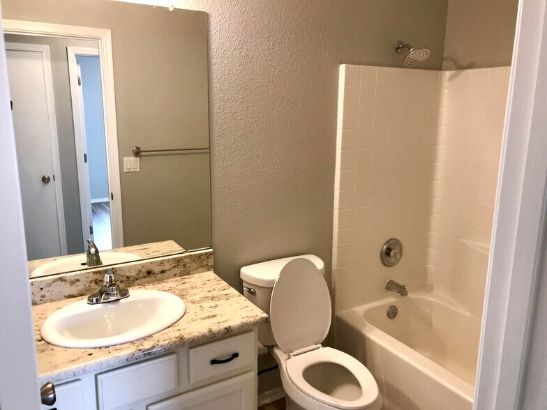 Building Photo - 1323 W Desert Cloud Pl