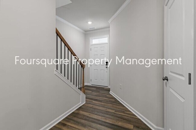 Building Photo - Spacious End-Unit Townhome with 2nd Floor Loft, Screened-In Porch & 2-Car Garage , High-Speed Int...