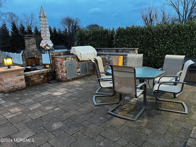 Building Photo - 499 W Park Ave