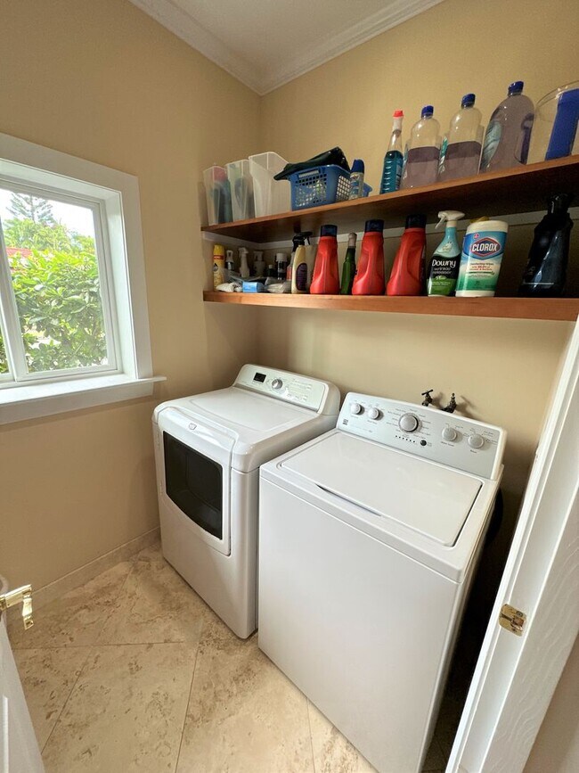 Building Photo - Gorgeous Furnished Beachside Home in Kailua