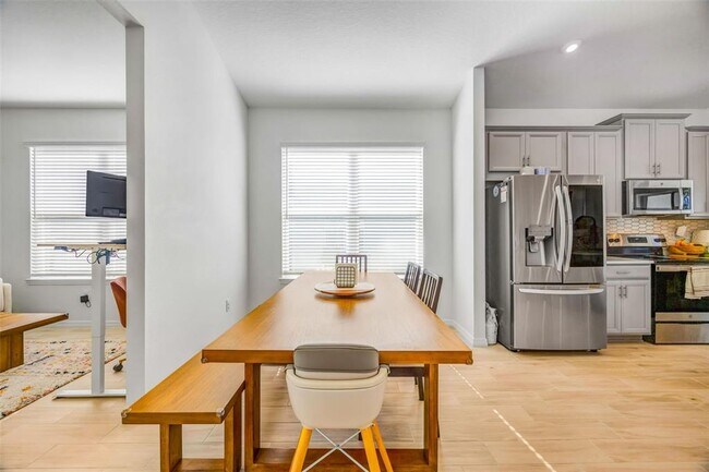 Building Photo - 33995 Astoria Cir