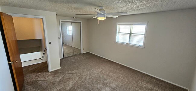 Building Photo - 1575 S Roosevelt Rd 6