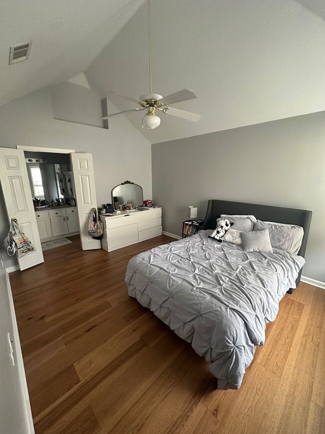 Building Photo - 2BD/2.5BA Home Located in Harbor Town!