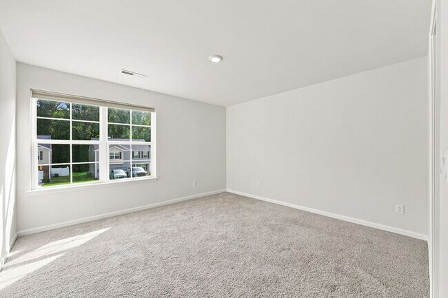 Building Photo - 2509 Summersby Dr