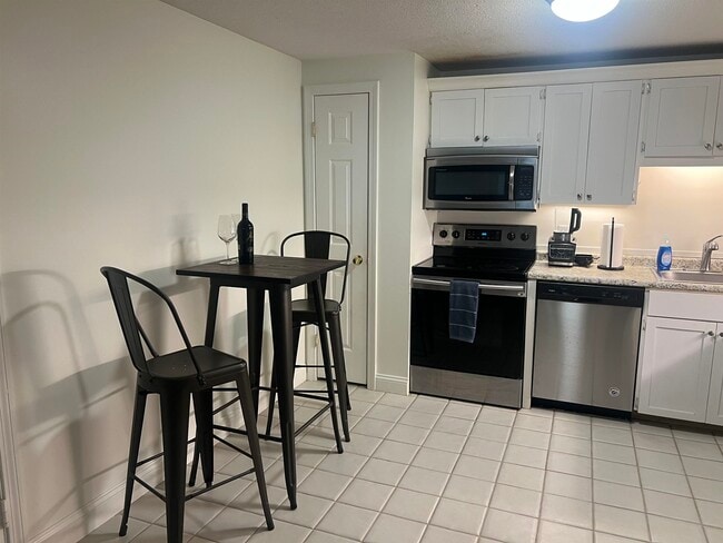 Building Photo - 402 White Cedar Blvd