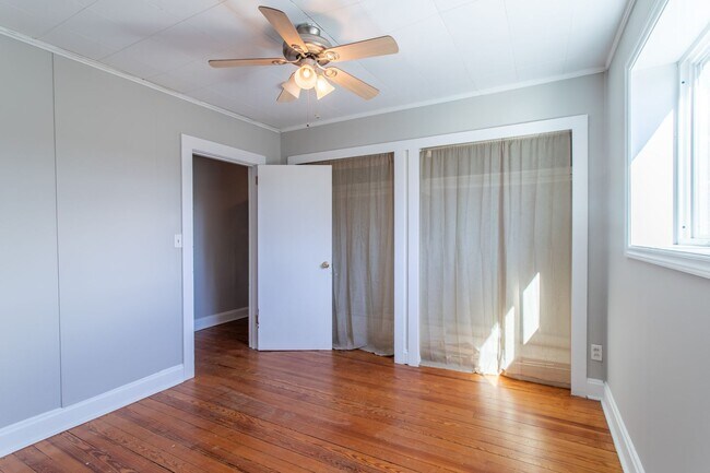 Building Photo - Downtown Apartment