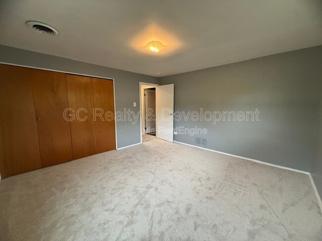 Building Photo - 1645 Highland Blvd