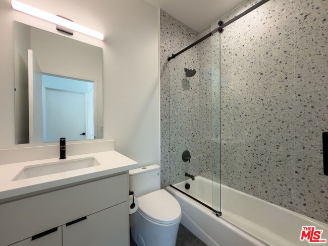 Building Photo - 845 N La Fayette Park Pl