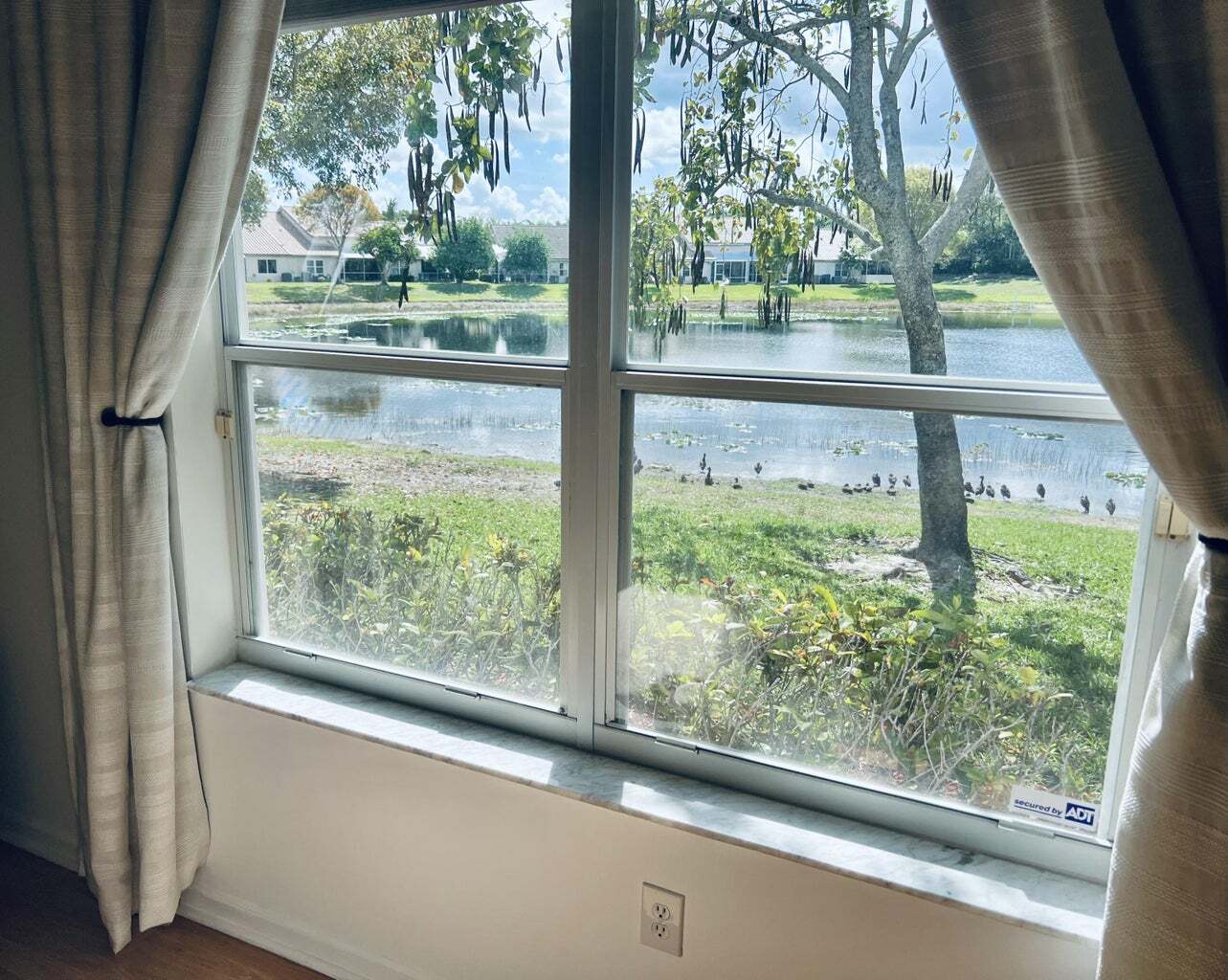 Building Photo - 10614 Lake Shore Dr