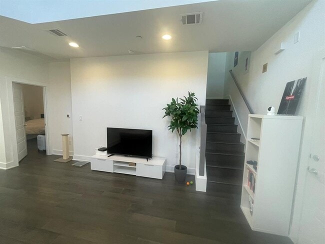 Building Photo - 12325 Maypole Bend
