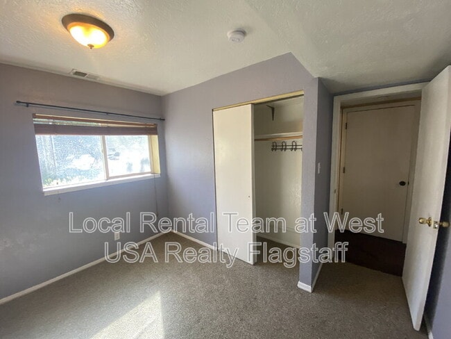 Building Photo - 1607 N Prairie Way
