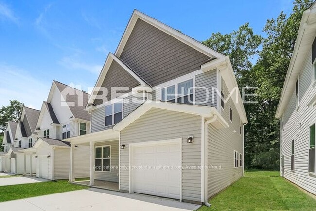 Building Photo - 1315 Log Cabin