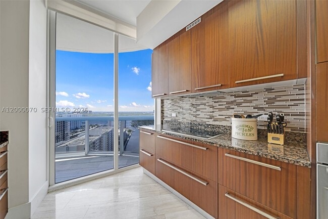 Building Photo - 16001 Collins Ave