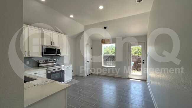 Building Photo - 1028 Aviary Dr